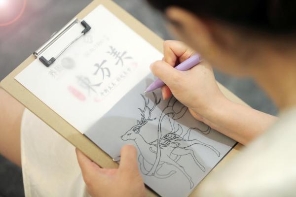 养固健注解“新平衡·东方美”pg电子模拟器千年敦煌邂逅(图1)