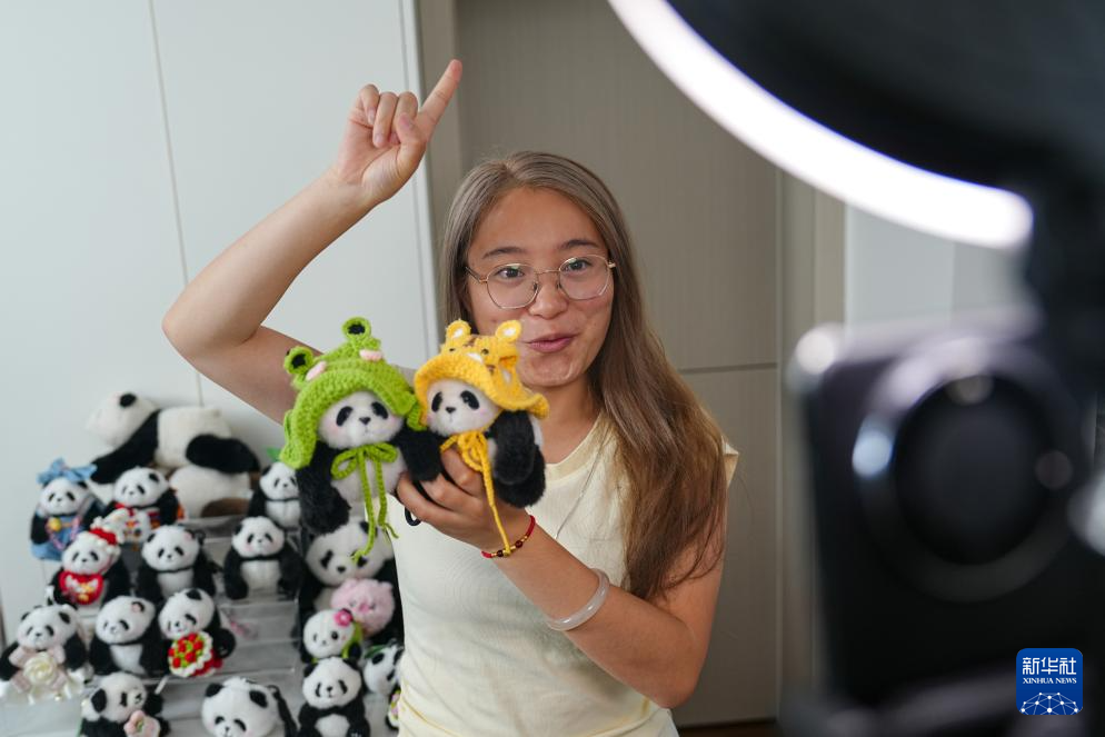 ：中国兴起“犒赏”消费新势力电子pg从“必需”到“悦己”(图2)